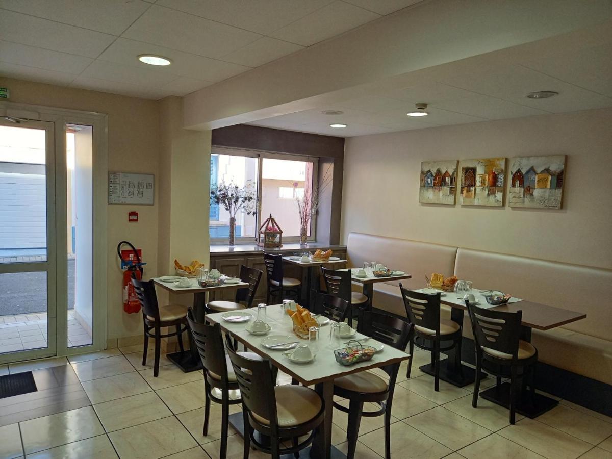 英格兰酒店 莱萨布勒-多洛讷 外观 照片